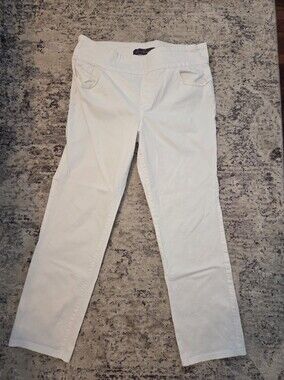 GLORIA VANDERBILT WHITE PANTS